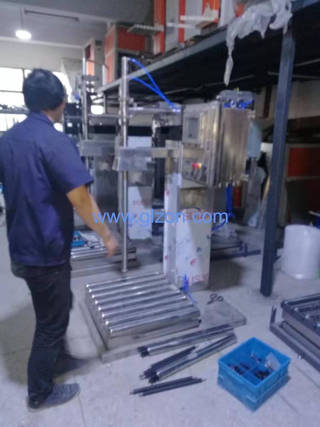 液體灌裝機(jī),稱重灌裝機(jī),定量灌裝機(jī)
