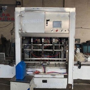 精準(zhǔn)計量包裝機 7L膠合板桶辣椒醬醬料包裝機